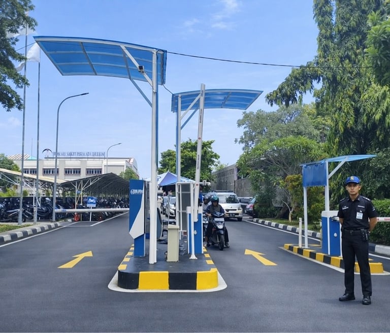 integrasi alat parkir dan beserta petugas parkir yang bertugas