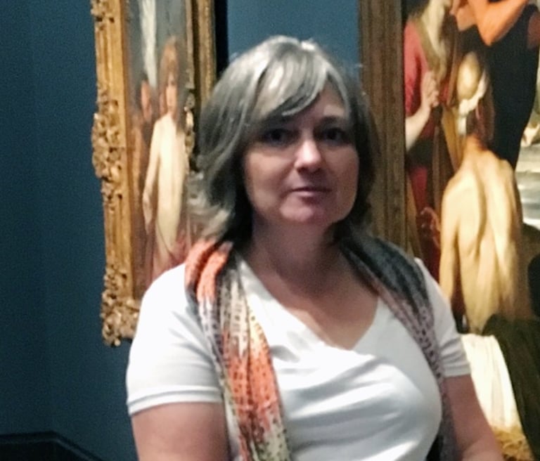 Teena Crouse.  Artist of abstract realism paintings