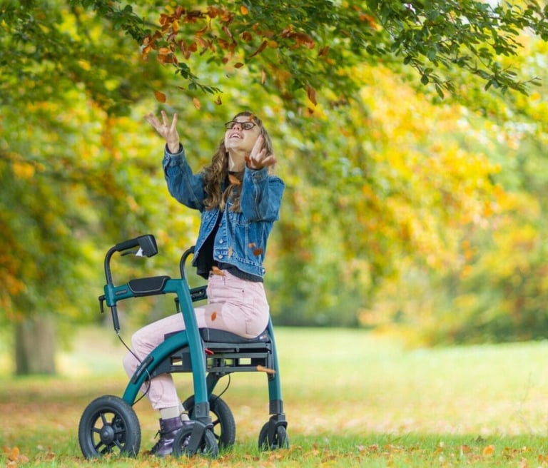 Girl setting under the tree