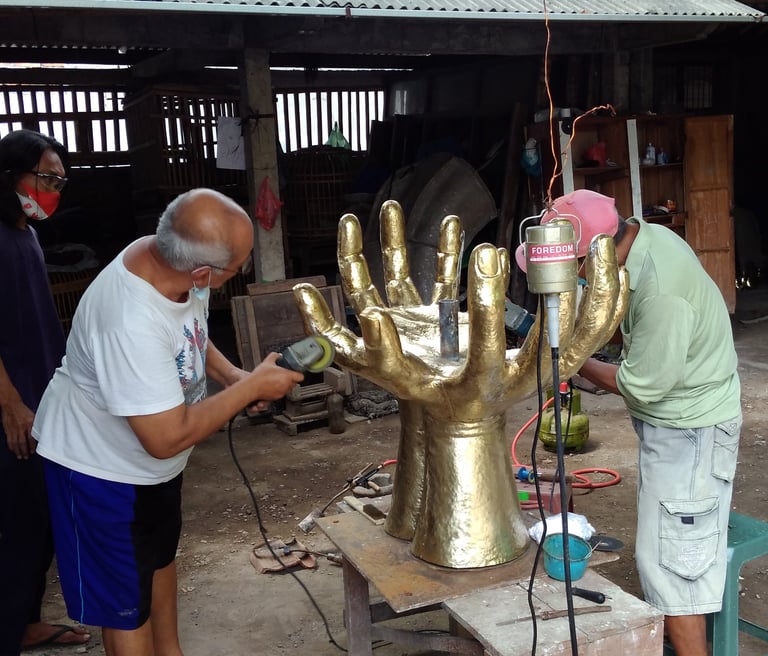 Proses finishing patung berbahan kuningan