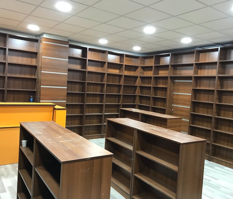 işler kitabevleri rafcısı