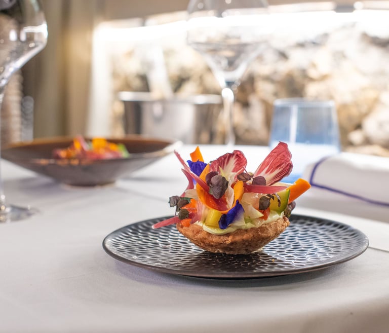 Entrée tartelette de parmesan et petits légumes