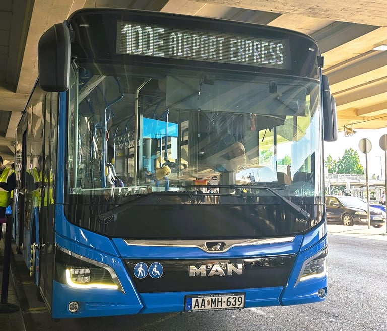 Autobus 100E na lotnisku w Budapeszcie