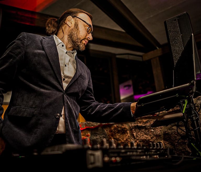 skaņu inženieris un režisors, latviešu balss aktieris