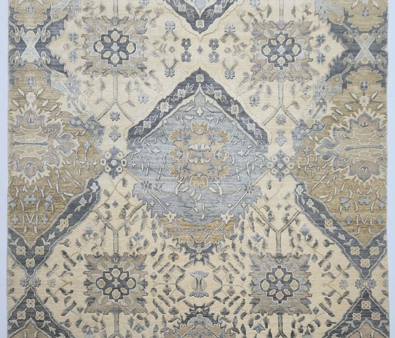 Handknotted (90 KPI) Rug made of Wool & Botanical Silk