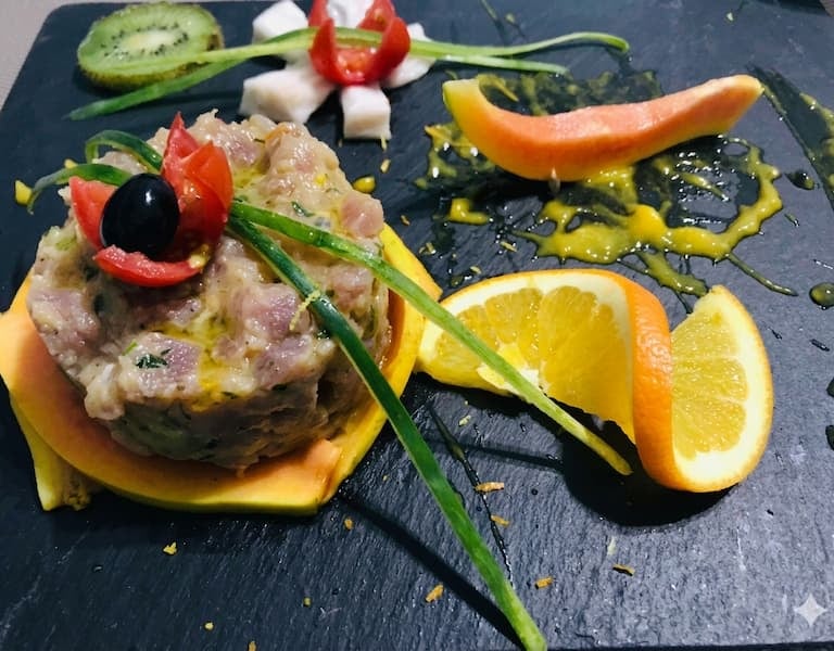 Tártaro de peixe fresco no restaurante Big Game Maio, ilha do Maio Cabo Verde