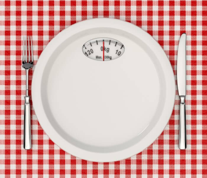 Assiette devient balance : hypnose à Lyon pour la perte de poids et troubles alimentaires, ou anneau gastrique virtuel