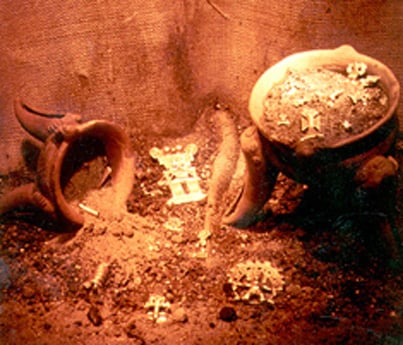 Pre-Columbia Pottery and Huacas