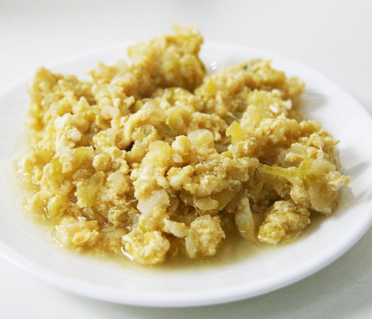 "Zarangollo" is a simple yet very healthy and nutritious dish made with zucchini, onion, and eggs. P