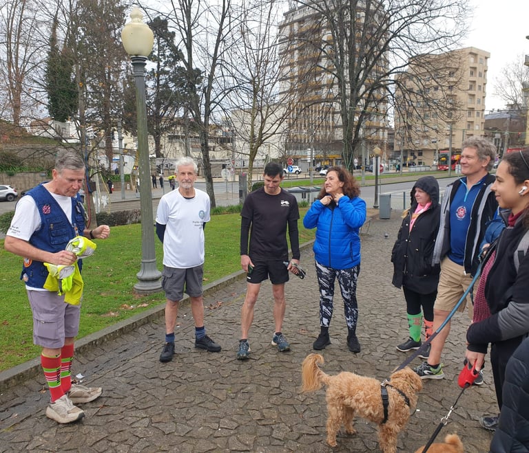 Trail markings being explained before the run