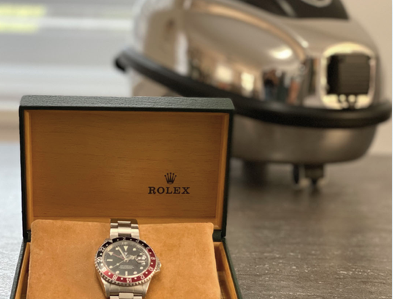 Precyzyjne i bezpieczne czyszczenie biżuterii oraz zegarków przywracające pierwotny blask dzięki urządzeniu EV Atlantis.