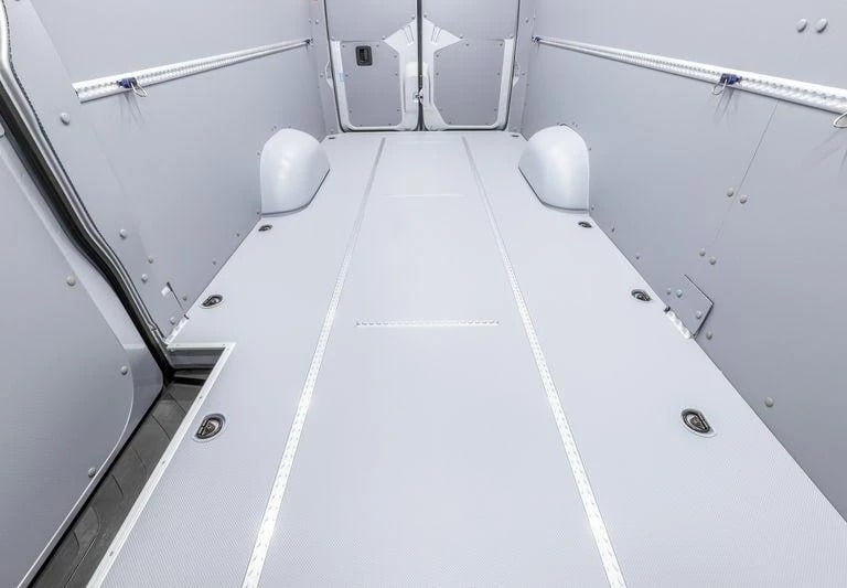 Juostos krovinių skyriui krovinio tvirtinimas