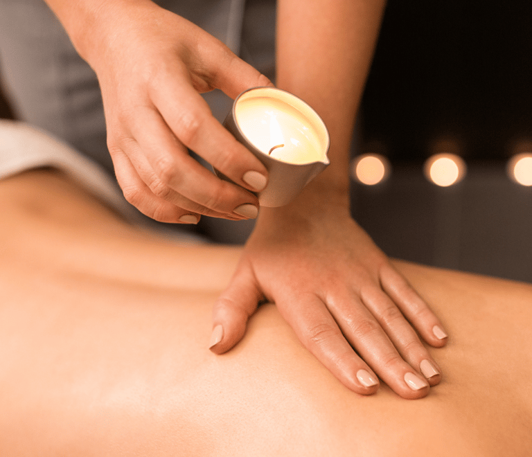 Massaggio con candele calde per nutrimento e relax corpo a Riccione