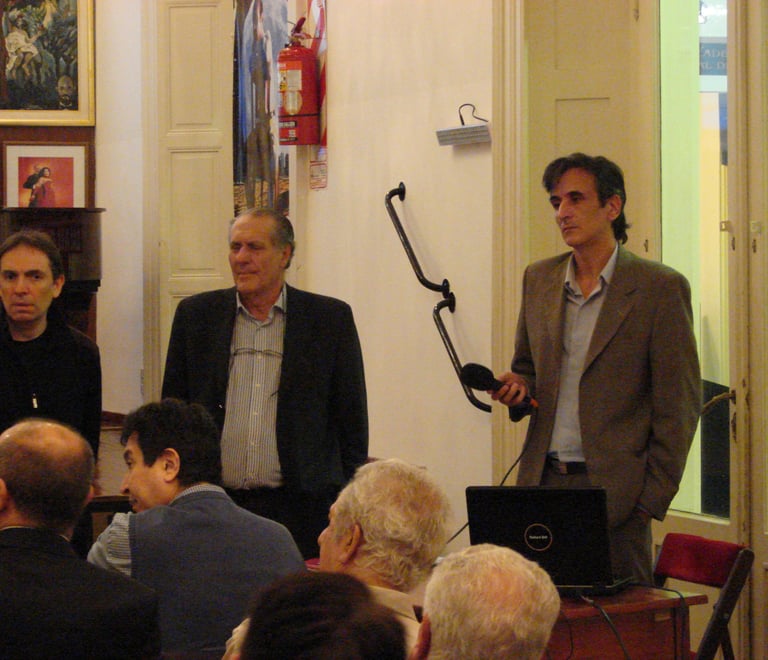 Marcelo Castelo exponiendo en la Academia Nacional del tango, junto a Tito Rivadeneira