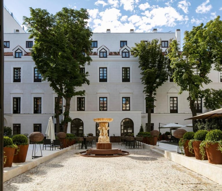 Hotel Colon Cran Melia -Luxury Boutique Hotel Courtyard.