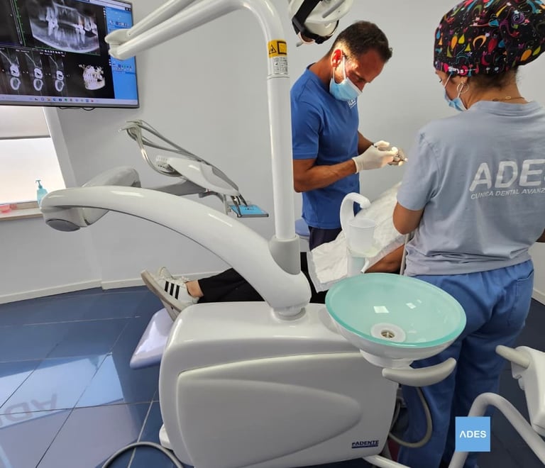 implantes dentales clinica dental ades