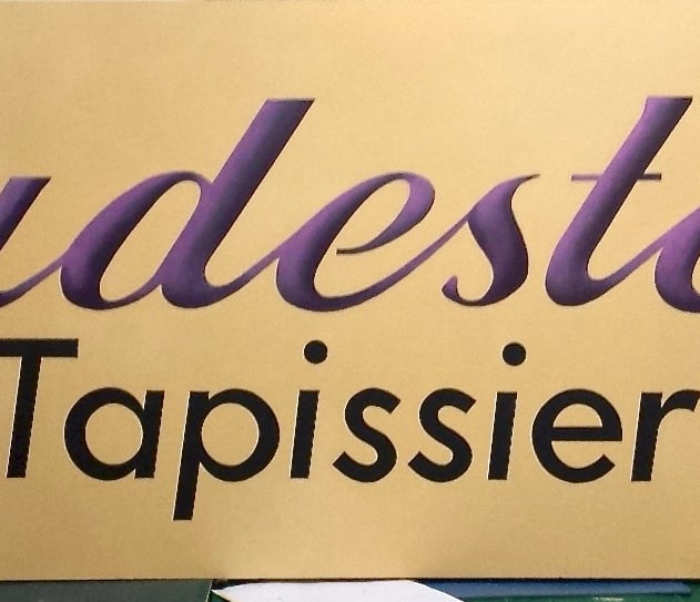 Panneau peint pour l'enseigne d'un tapissier "Faudesteuil" à Mantry (39).