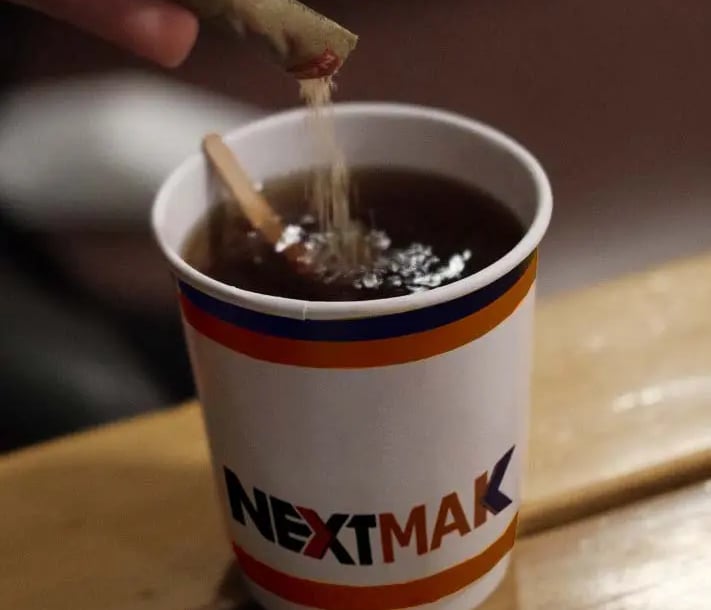 Purring a sugar into a tea cup