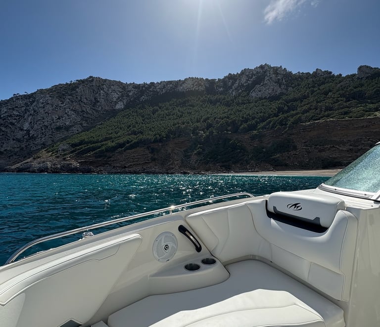 Alquiler de barco en Mallorca - medio día para explorar calas y nadar