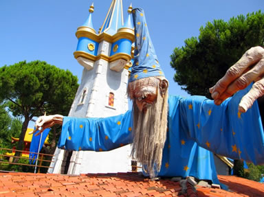 Il Castello di Mago Merlino a Fiabilandia, parco giochi per bambini a Rimini