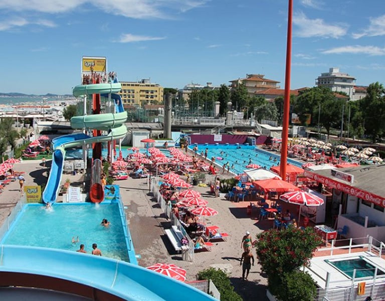 Parco acquatico sul mare, Riccione, giochi d'acqua
