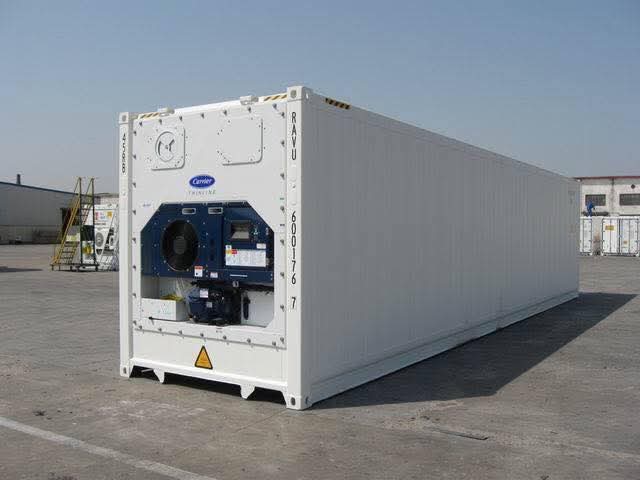 White 40ft refrigerated shipping container with a Carrier cooling unit for temperature-controlled logistics.