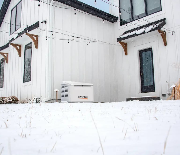 Installation d'une génératrice automatique Generac pour une maison résidentielle en hiver sur la Riv