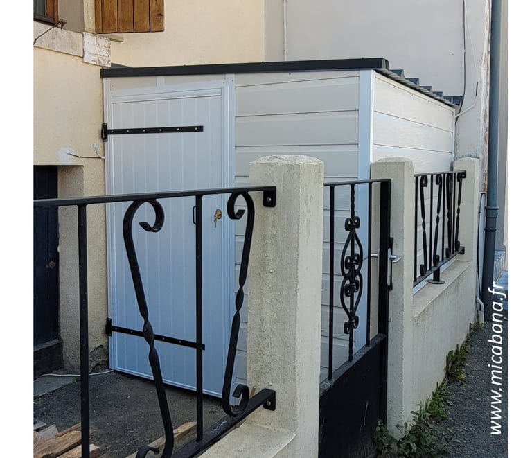 rénovation d'un local vélos dans une courette en ville, praticité et protection garantie