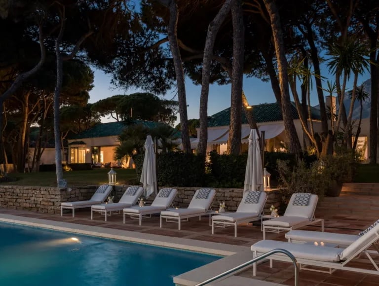 Villa El Rincon pool terrace illuminated at night