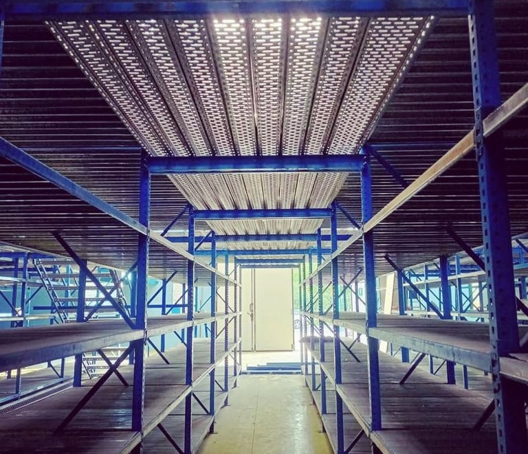 scaffalatura soppalcata