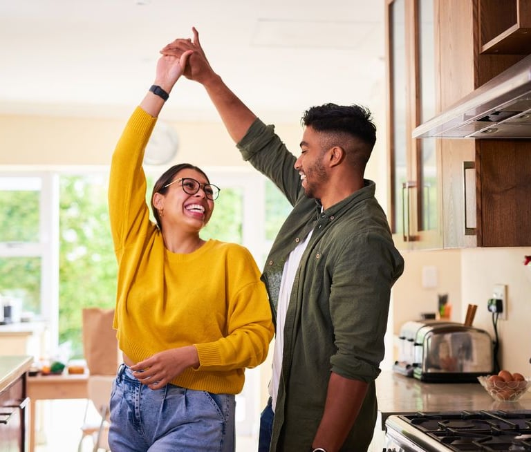 a man and woman are standing in a kitchen martin pe coach de parejas