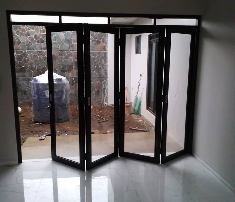 <img src="pintu-aluminium.jpg" alt="Pintu Aluminium Minimalis Kuat dan Tahan Lama - Dzalfa Jaya Alum