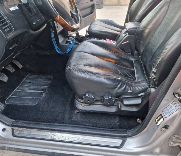 Auto wyprawowe 4x4 po wypraniu wnętrza odkurzaczem piorącym
