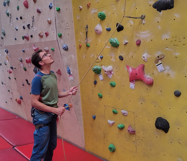 Participant belaying their partner in a lead climbing course in Vienna