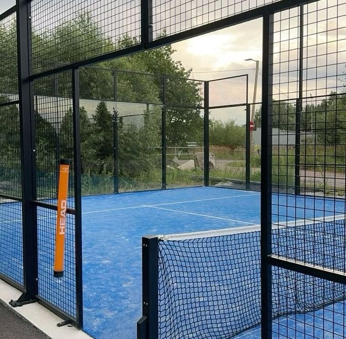 Bisnis lapangan padel dengan pasir silika