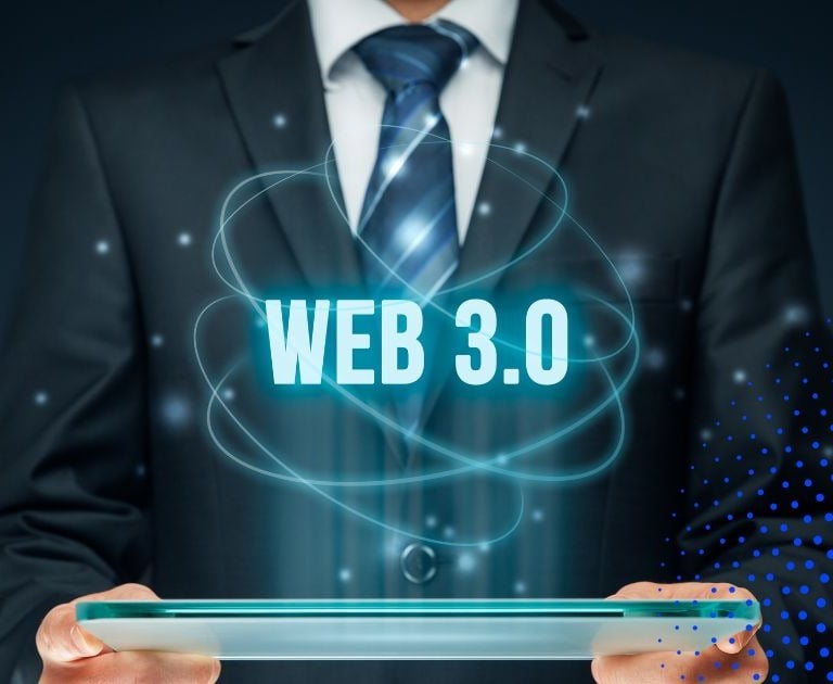 Le Web 3.0, souvent considéré comme la prochaine génération d’internet, se distingue par son archite