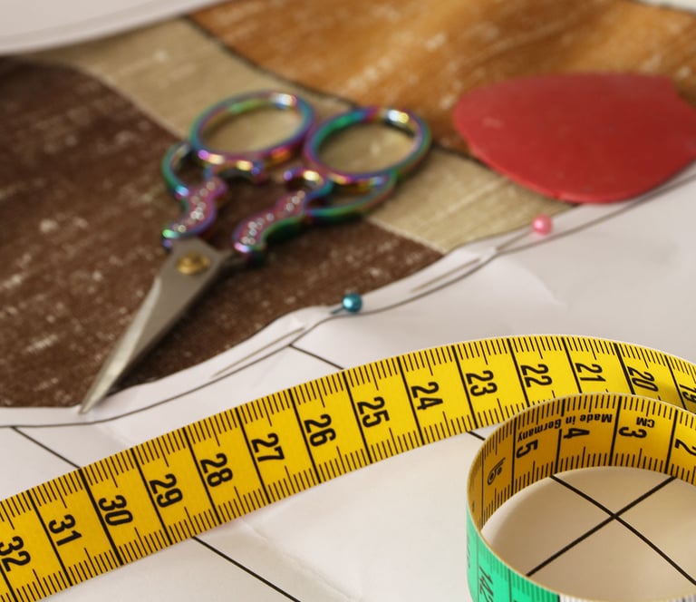 Herramientas de patronaje y diseño de prendas personalizadas en Gala Kosturica