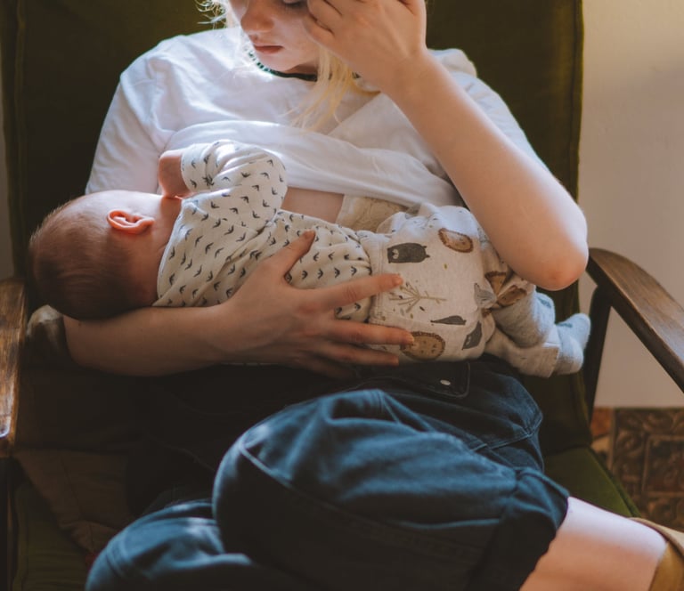 Mother breastfeeding baby highlighting benefits of breast milk in Niagara
