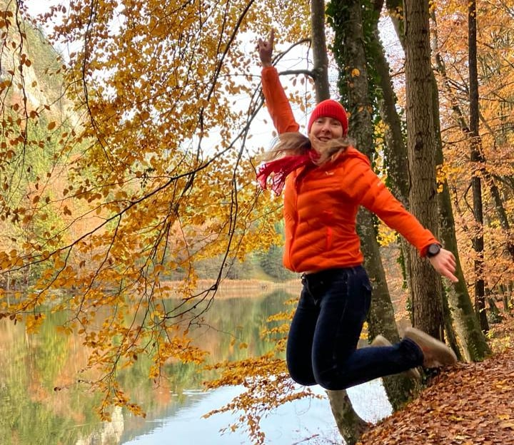 inspirella jumping motivated at Berglsteiner See, Tirol, Austria