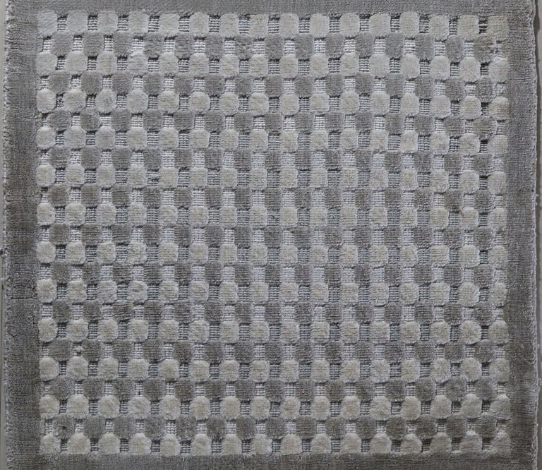 Handloom Rug made of 100% Viscose