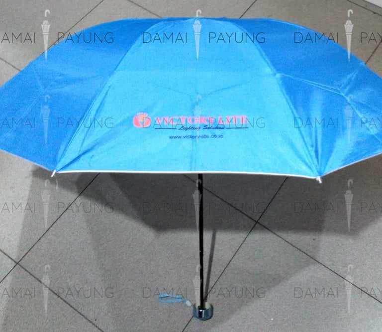 Payung promosi polos lipat biru silver Victory Lite