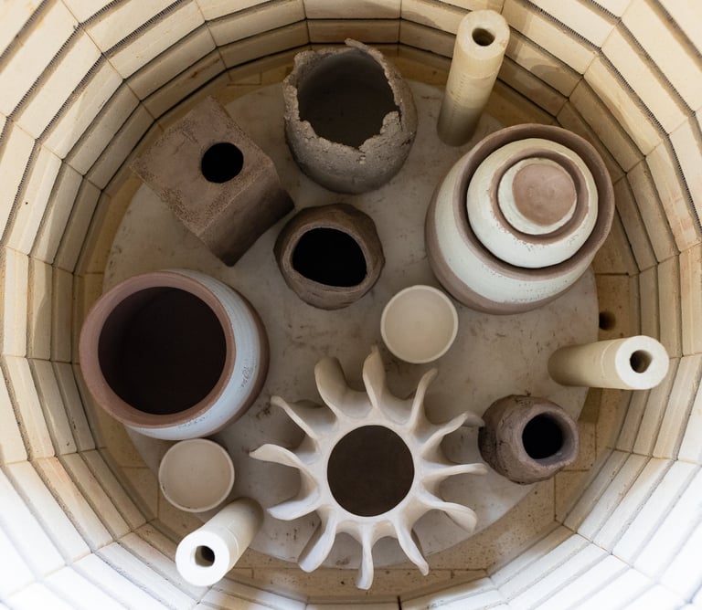 estelle del ceramiste vue de l' interieur du four et créations prêtes à cuire atelier estelledel