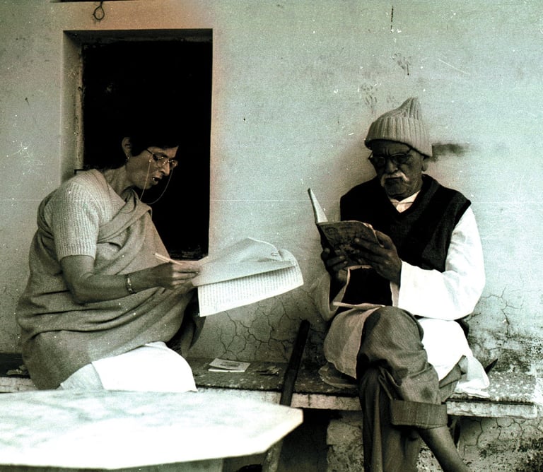 Gora Devi e Shri Shastriji leggono Gorakhvani