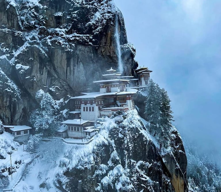 Tiger's_Nest_Monastery_in_Paro_Valley_Drapped_In_Snow_During_Winter_Months_West_Bhutan