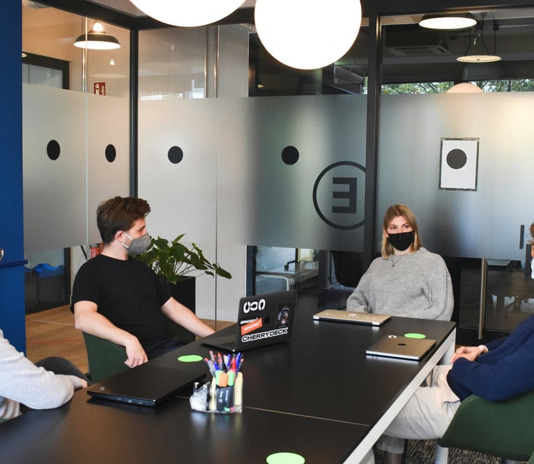 Virtual assitants in an office