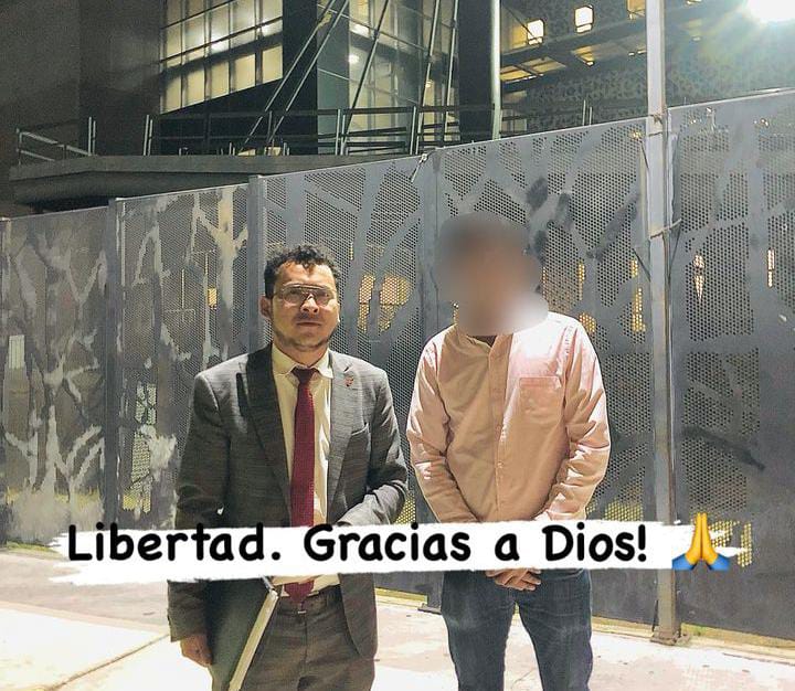 Abogado defendiendo el derecho a la libertad de un cliente