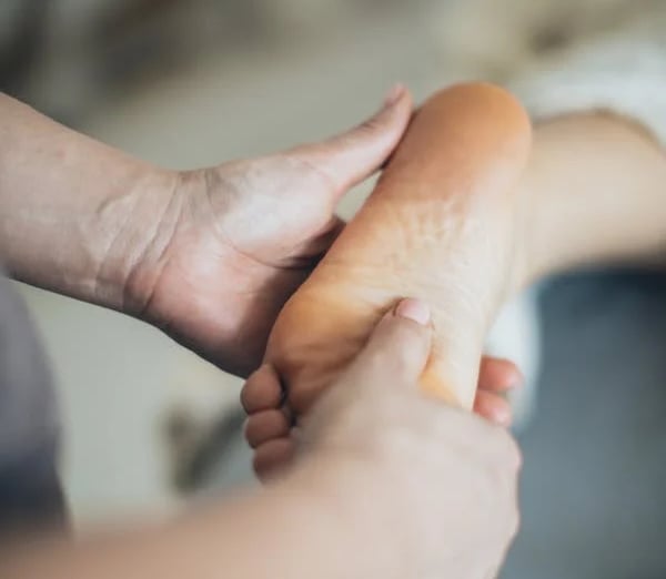 torção de tornozelo, dor no pé, dor no tornozelo, entorse