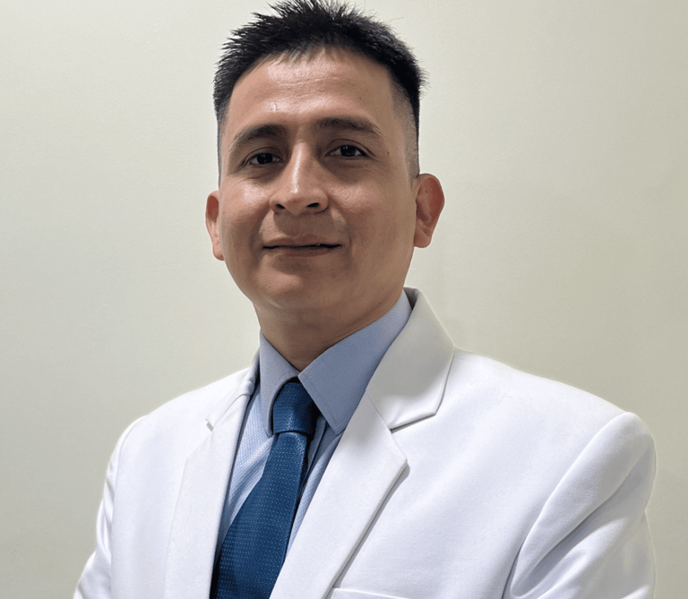 El Dr. David Tafur, médico neurocirujano, está a listo para resolver las preguntas de sus pacientes