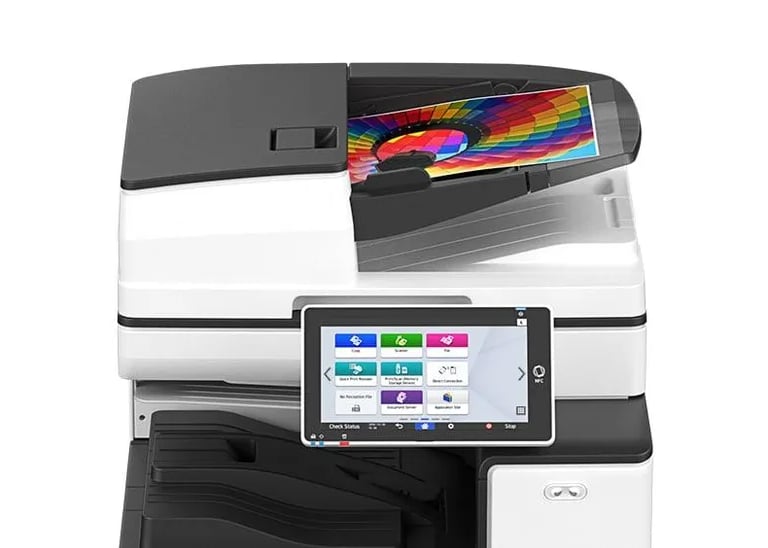 Impresora multifunción moderna para oficina con pantalla táctil digital y escáner de documentos a co