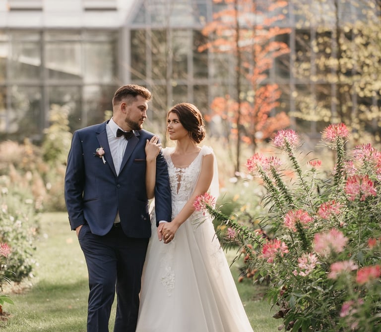 Vestuvių dekoratorė floristė Kaunas Ilgas kiemas bordo vestuvės jaunieji botanikos sodas